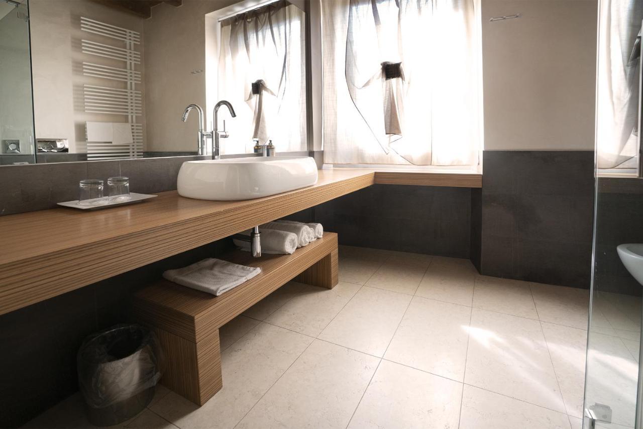 Il Borgo - 1711 Luxury Guest House Arlate Extérieur photo