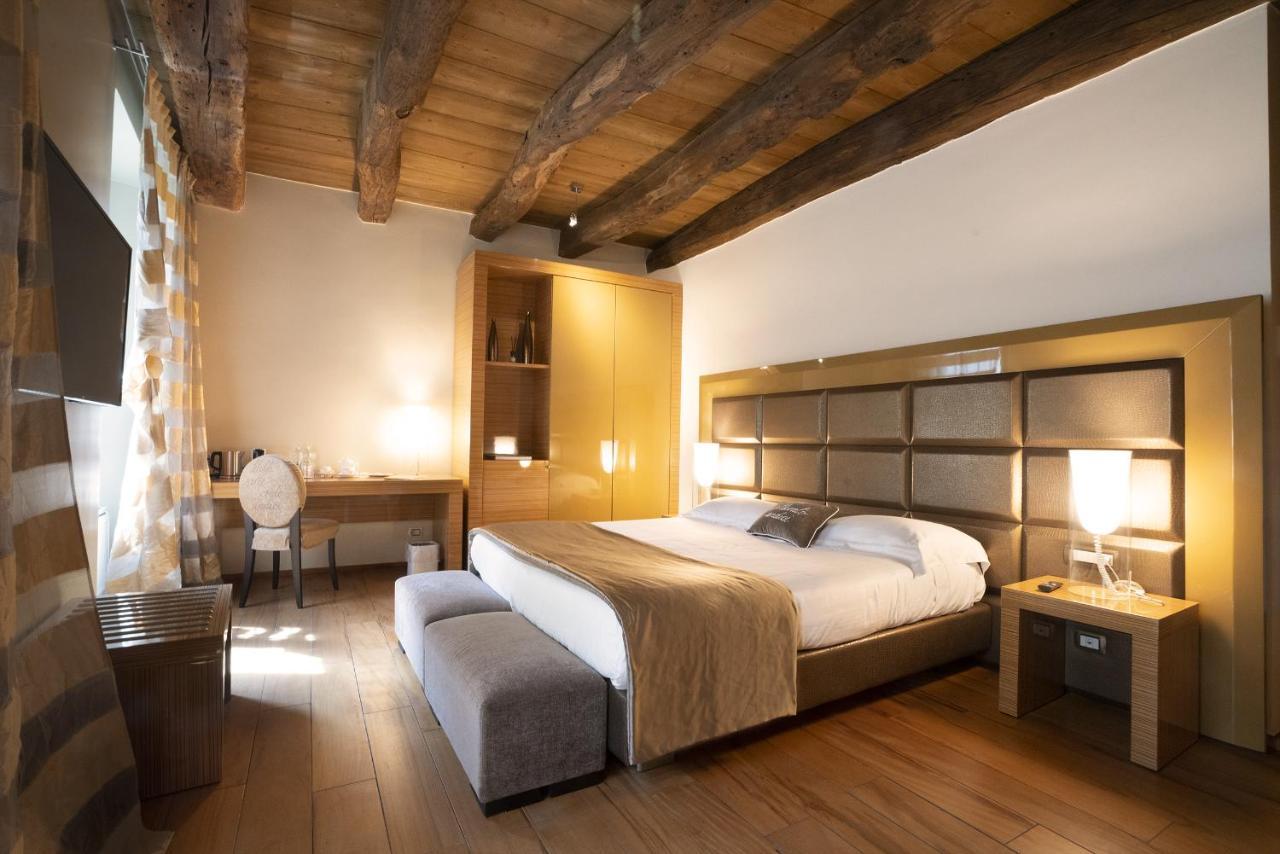 Il Borgo - 1711 Luxury Guest House Arlate Extérieur photo