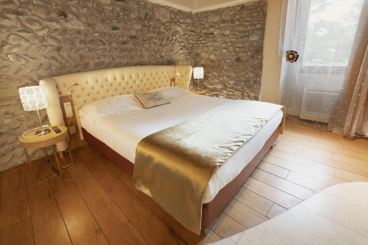 Il Borgo - 1711 Luxury Guest House Arlate Extérieur photo