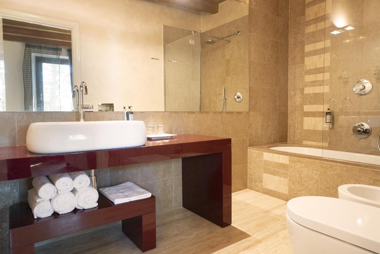 Il Borgo - 1711 Luxury Guest House Arlate Extérieur photo