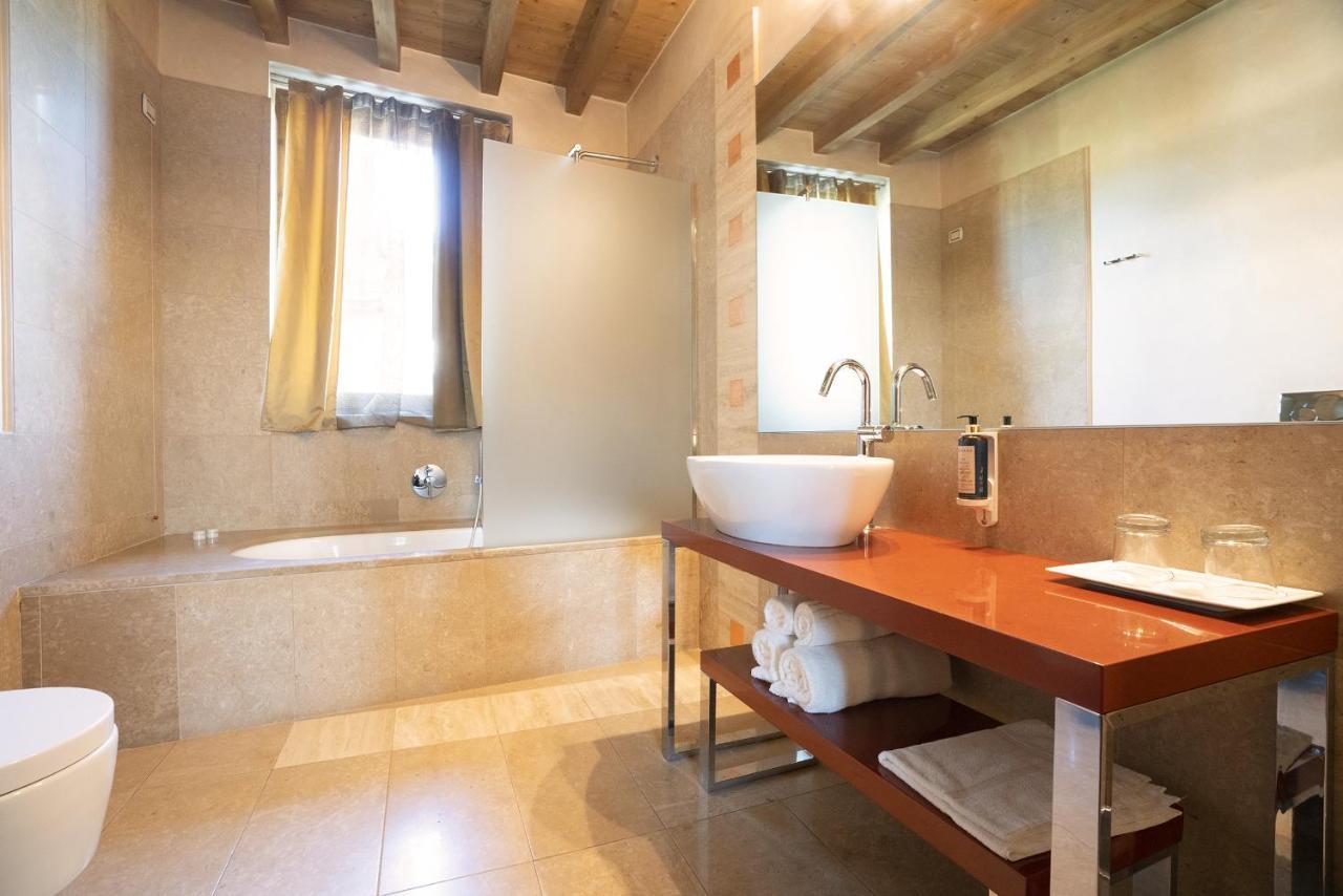 Il Borgo - 1711 Luxury Guest House Arlate Extérieur photo