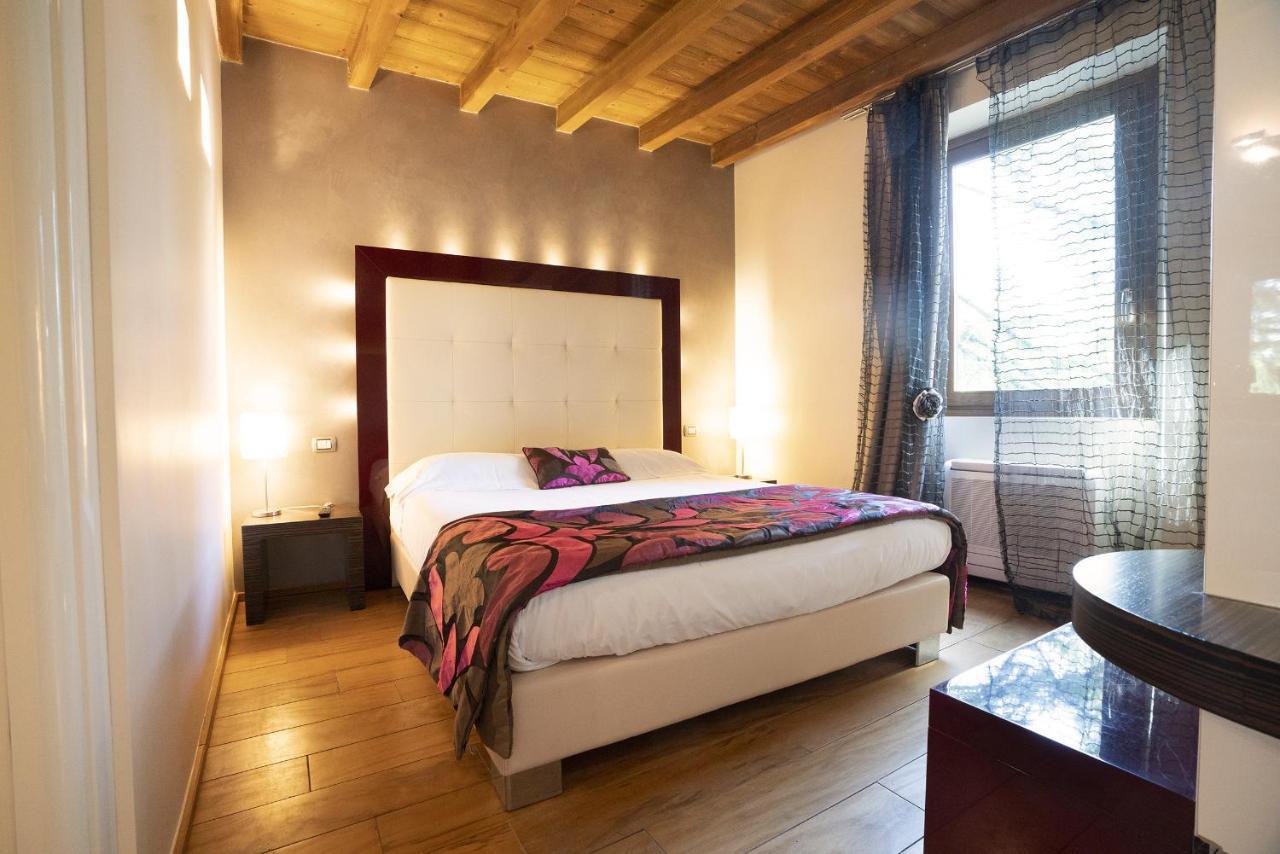Il Borgo - 1711 Luxury Guest House Arlate Extérieur photo