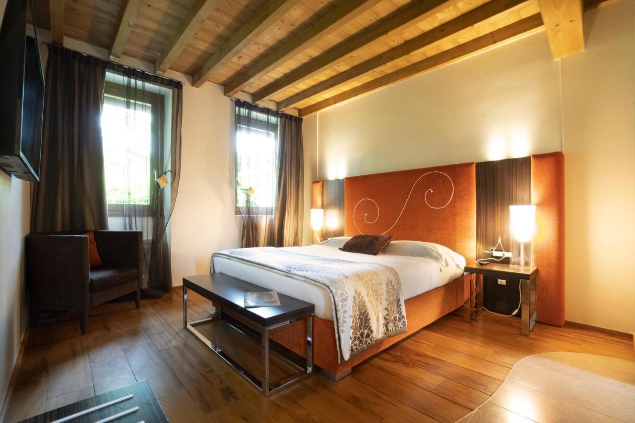 Il Borgo - 1711 Luxury Guest House Arlate Extérieur photo