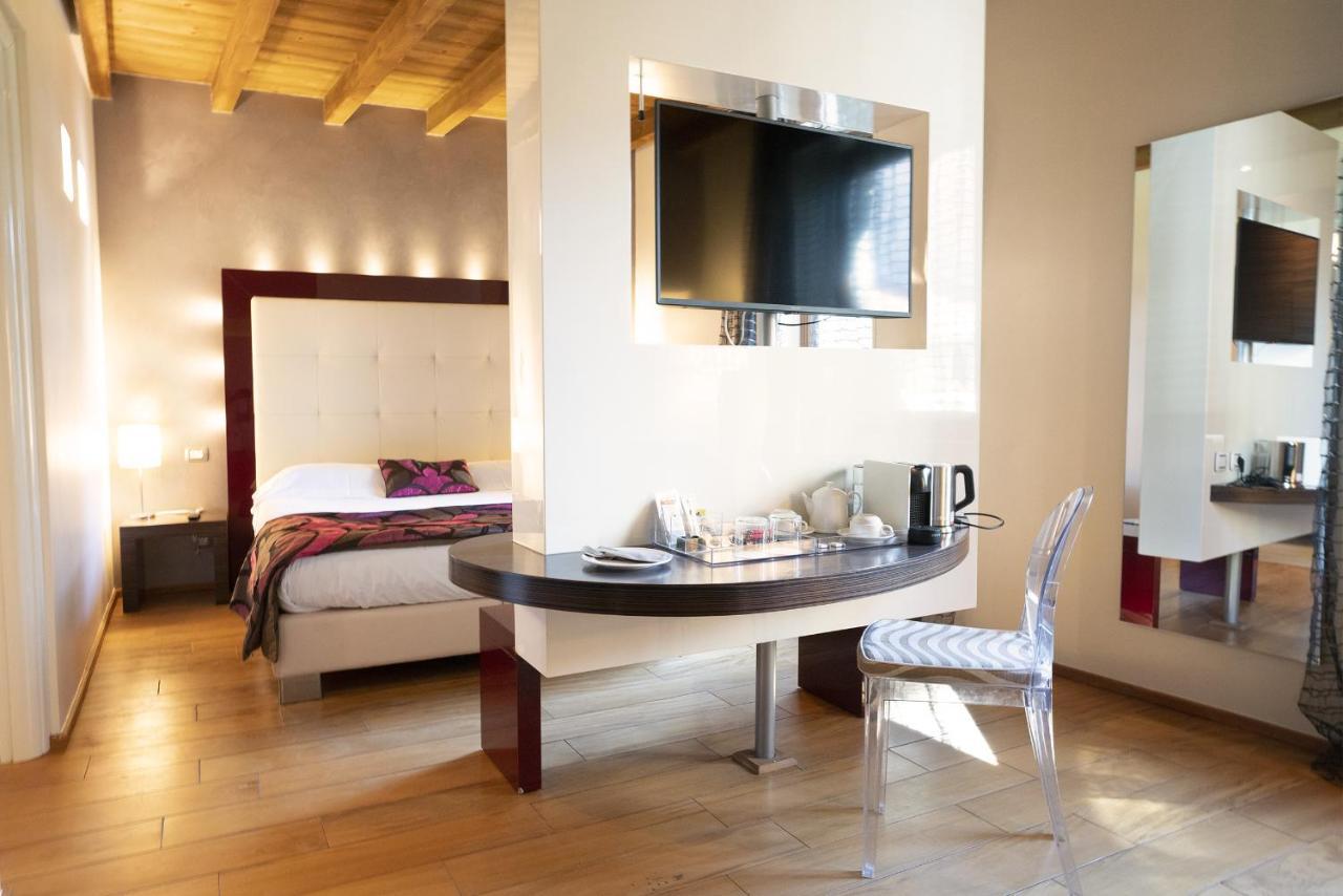 Il Borgo - 1711 Luxury Guest House Arlate Extérieur photo